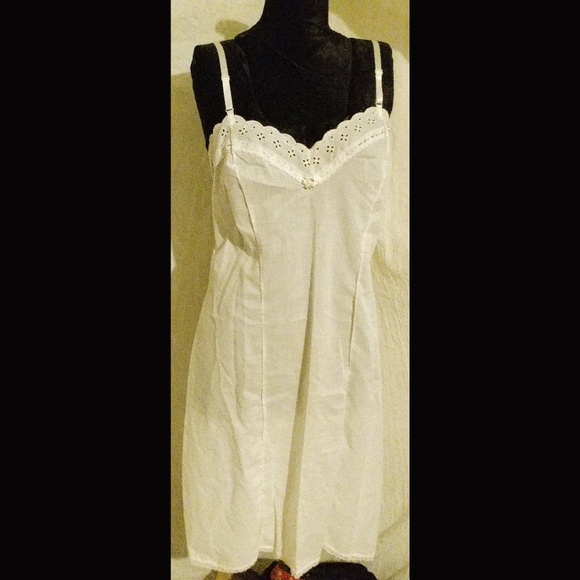 Vintage Other - Cotton eyelet vintage slip